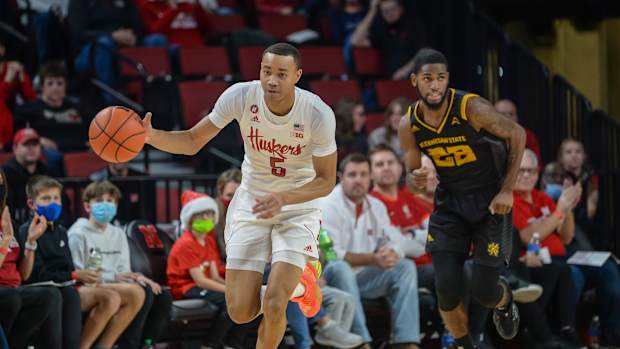 Kennesaw State MBB 2021.12.22 Bryce McGowens after steal from Spencer Rodgers USATSI_17401776